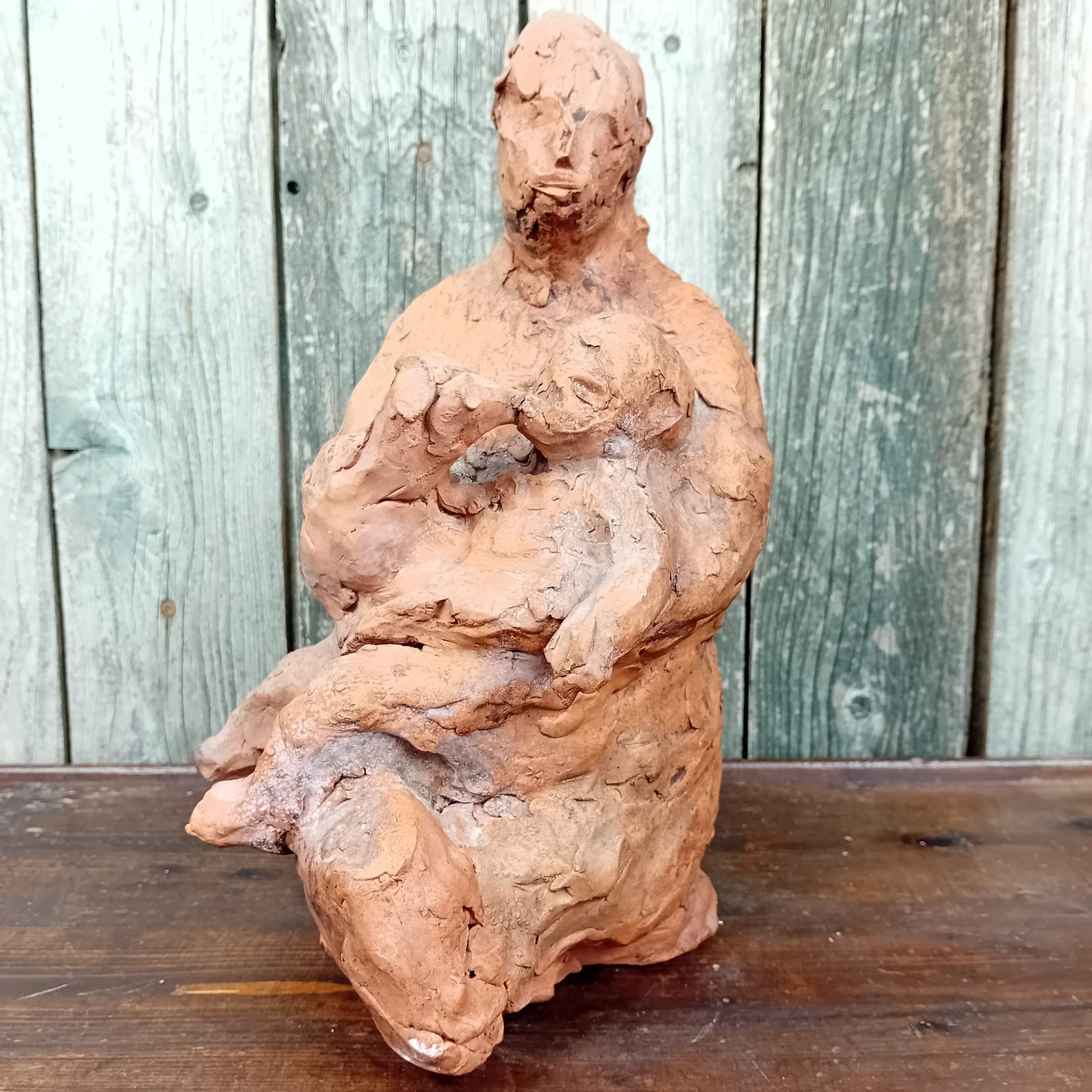 Sculpture terre cuite mère et enfant