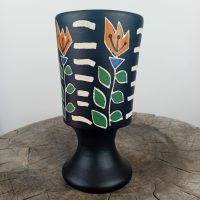 Petit vase noir mat et décor fleurs géométriques en couleurs Louis Giraud Vallauris