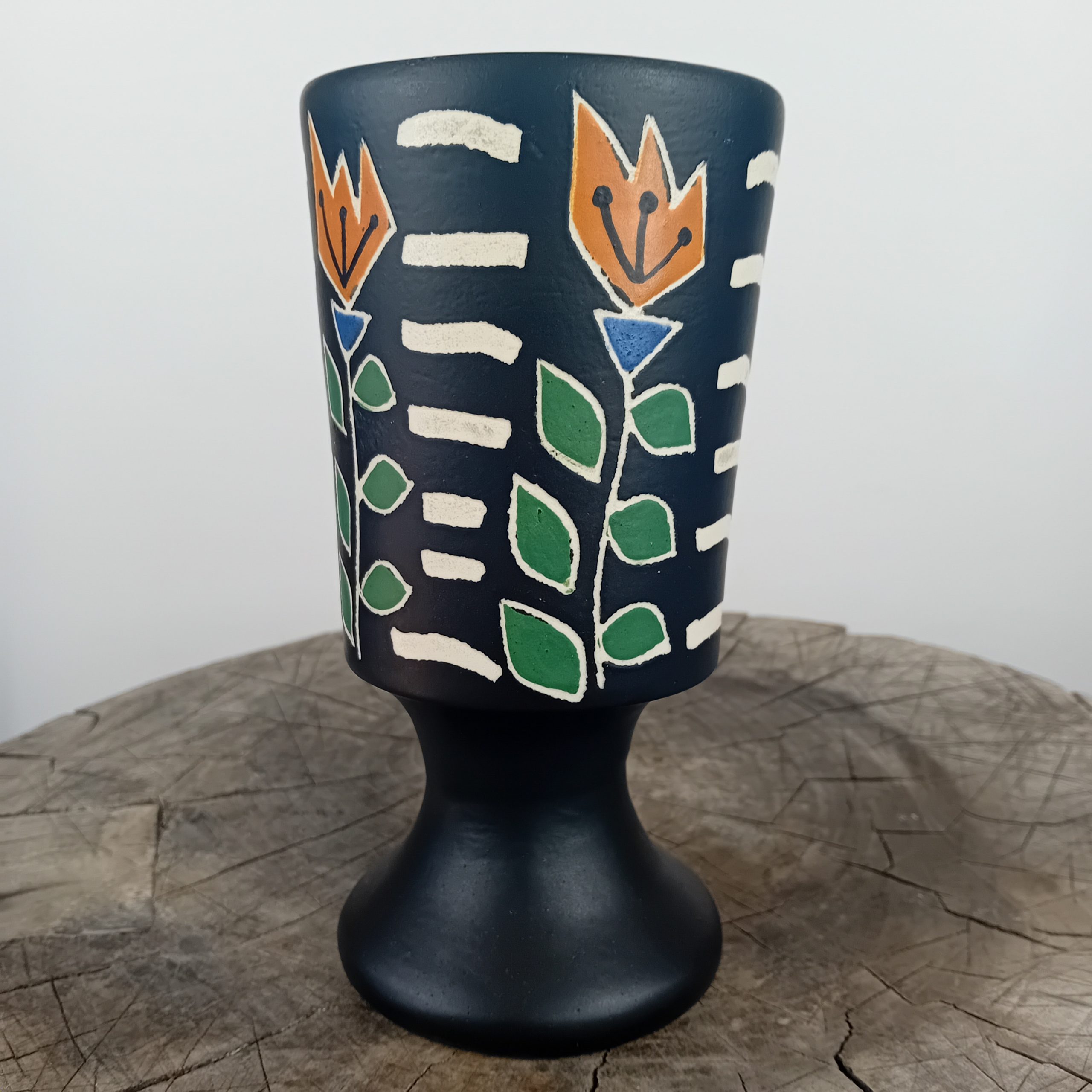 Petit vase noir mat et décor fleurs géométriques en couleurs Louis Giraud Vallauris