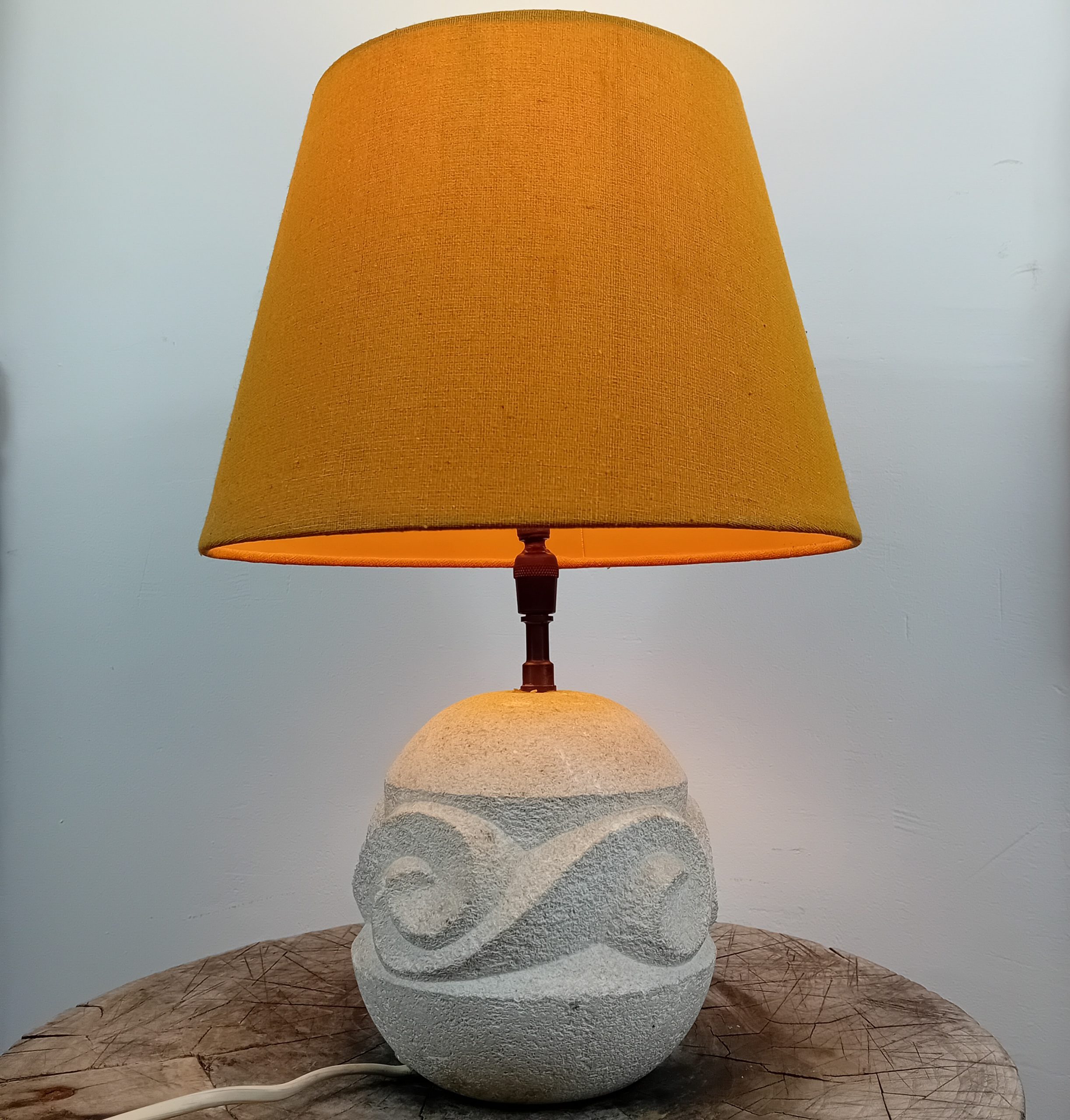 Pied de lampe en Pierre du Gard signée Albert TORMOS
