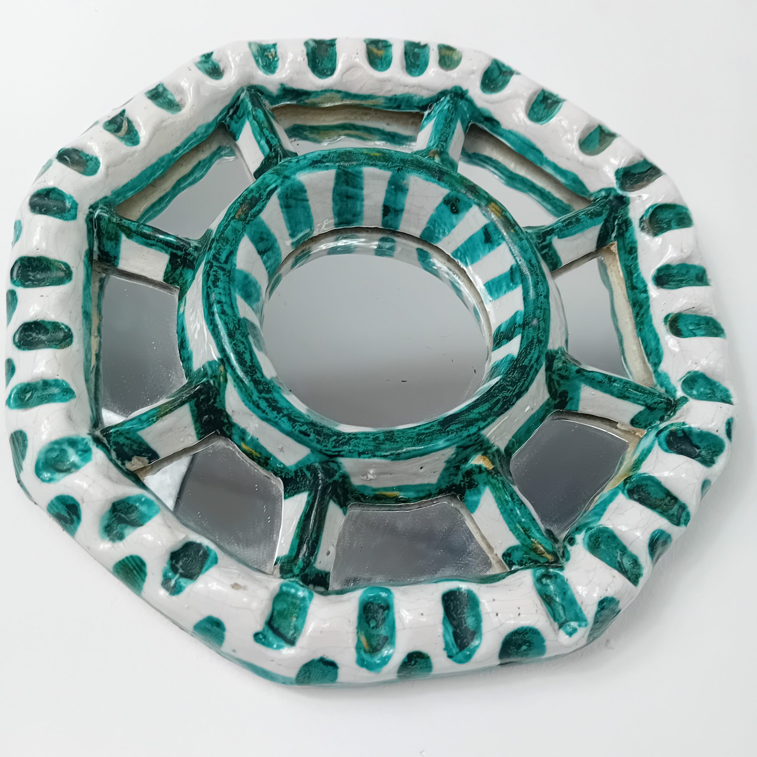 Miroir Céramique craquelée blanche et touches de vert, noir et jaune