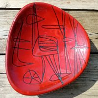 plat-céramique-vintage-rouge-face