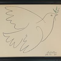 Lithographie d’après Pablo Picasso, Colombe de la Paix (1961), imprimée sur papier Arches France filigrané, encadrée, dimensions 64,8 × 49,8 cm.