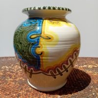 Vase céramique signé 1973 décor peint à la main d'inspiration picassienne.