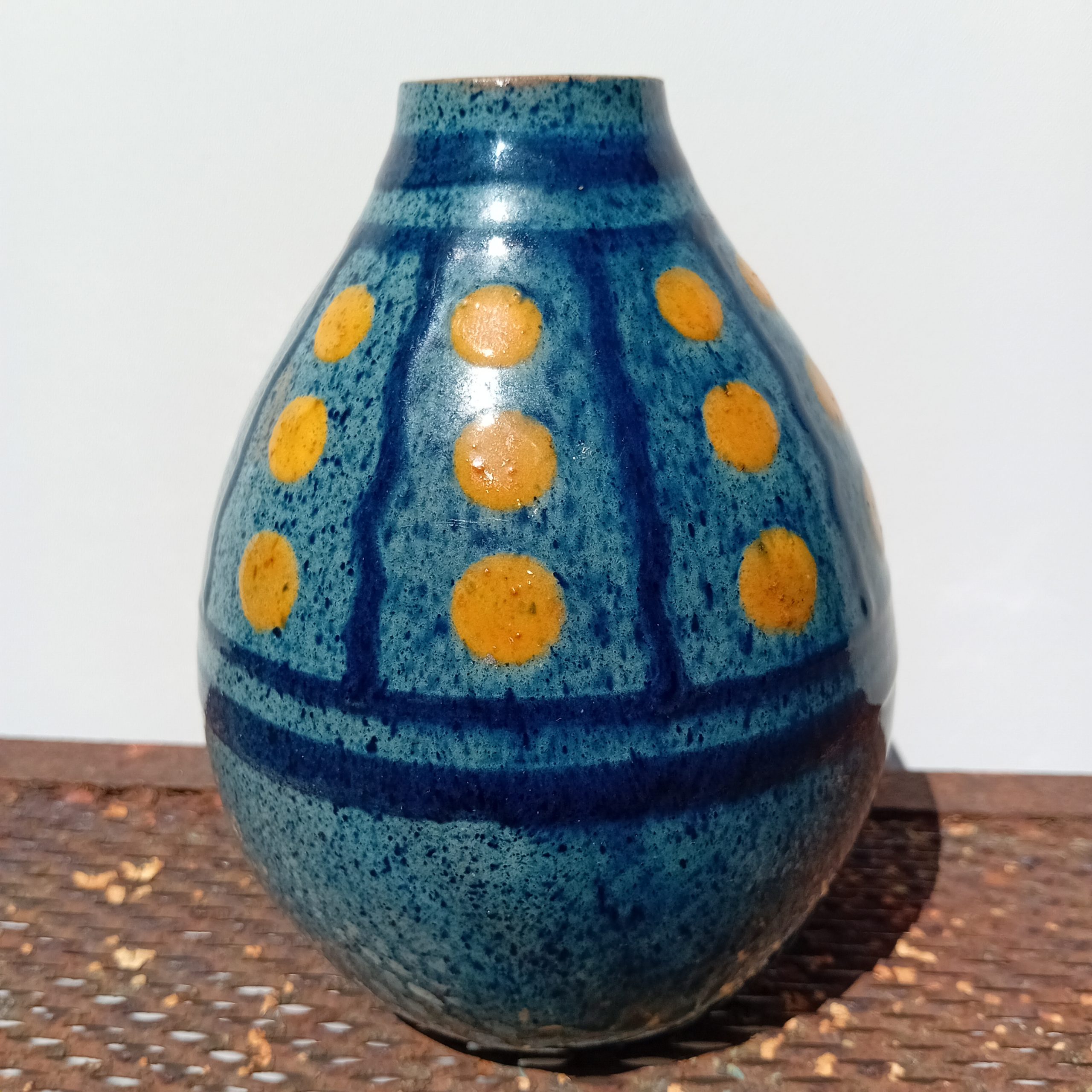 vase-paul-jacquet-poterie-savoie-ceramique-bleue-jaune.jpeg