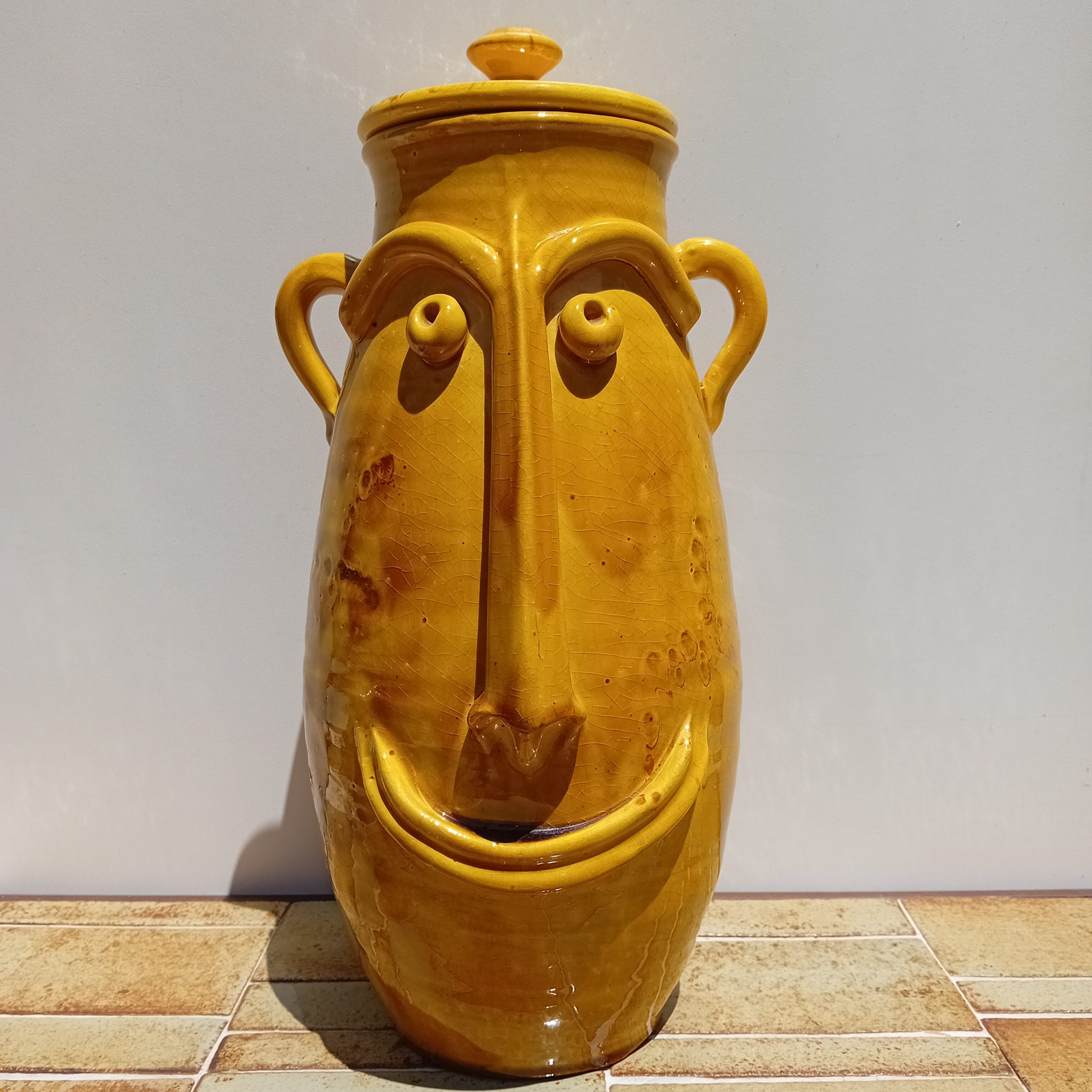 pot-ceramique-visage-jaune-fortune-du-pot-saint-paul.jpg