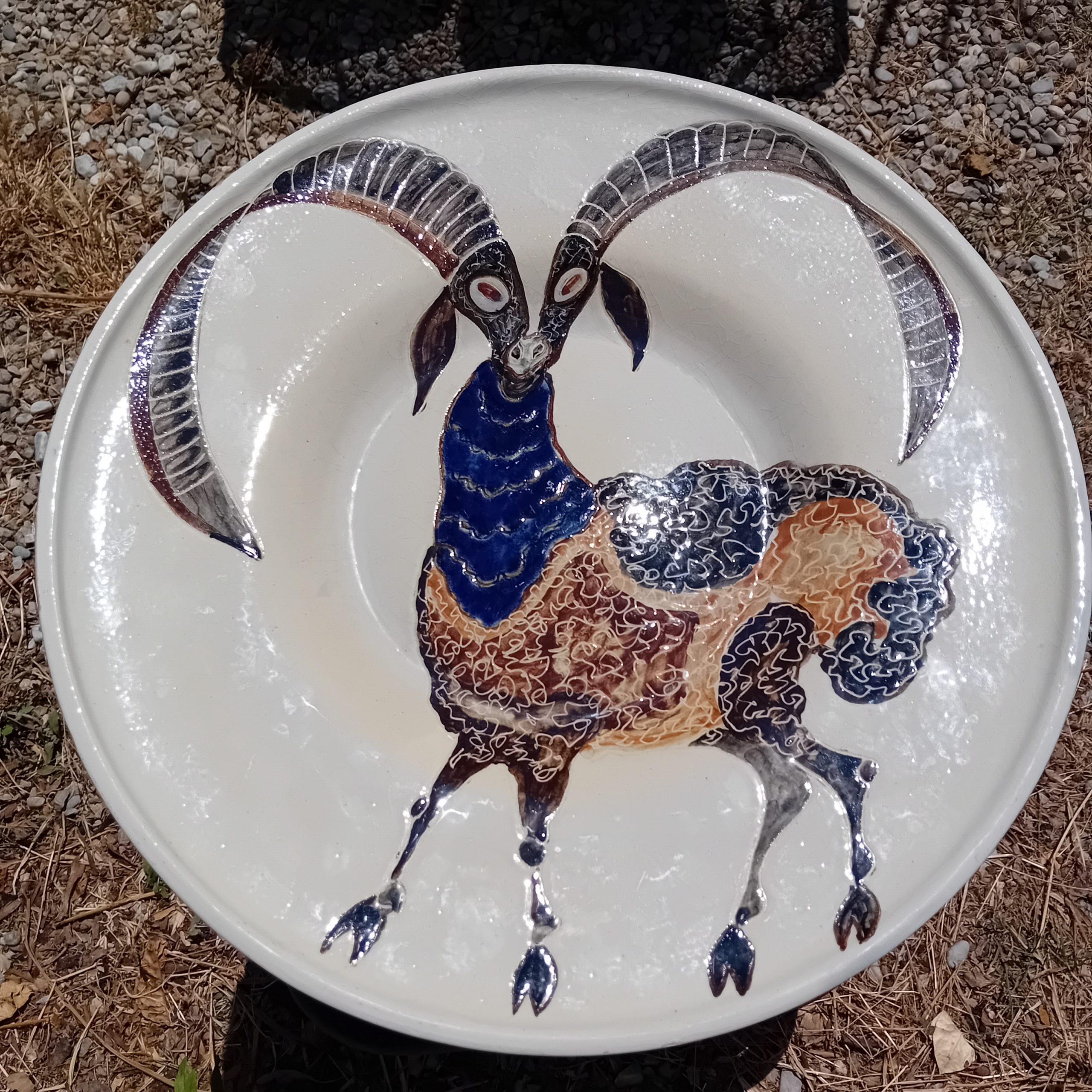 plat-eliezer-halivny-ceramique-creature-fantastique.jpg