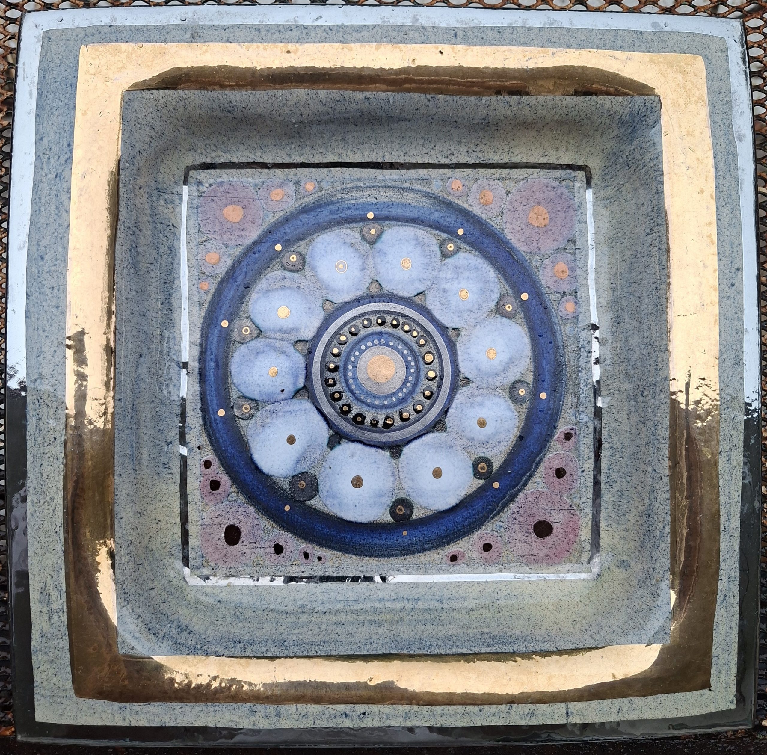 georges-pelletier-grand-plat-mural-ceramique-bleu-or.jpg